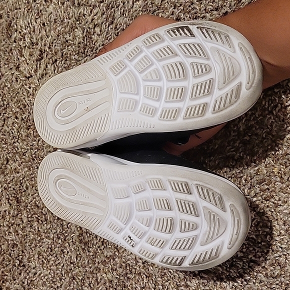 Sneakers - Picture 3 of 3